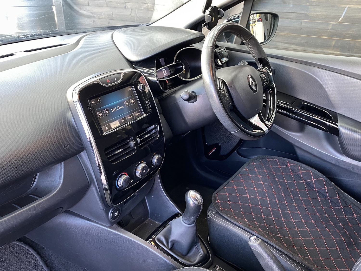 Used Renault Clio 2013 for sale - 77370637: Photo 40