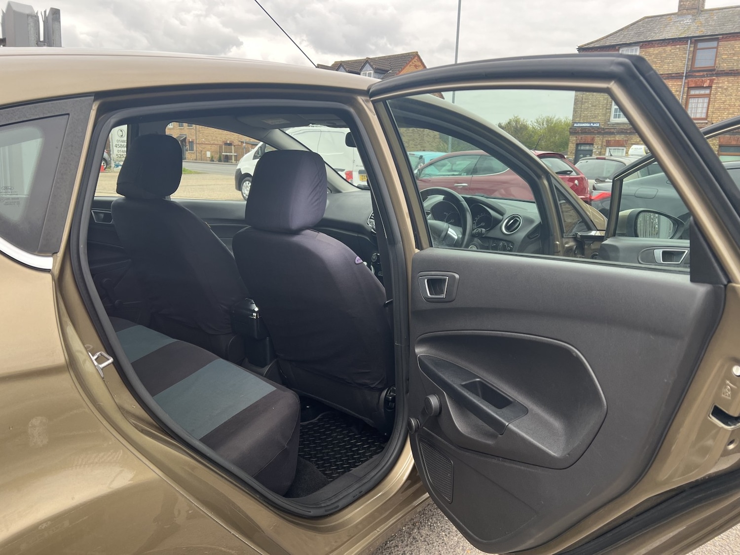 Used Ford Fiesta 2015 for sale - 78162160: Photo 24