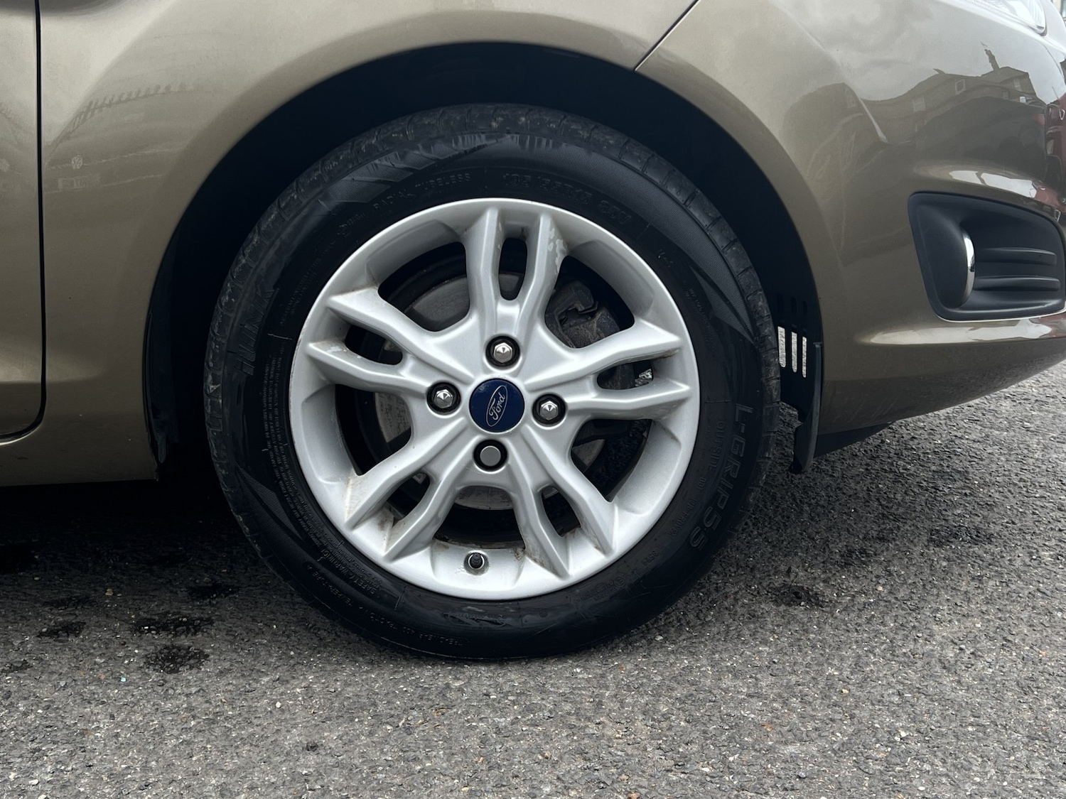 Used Ford Fiesta 2015 for sale - 78162160: Photo 40