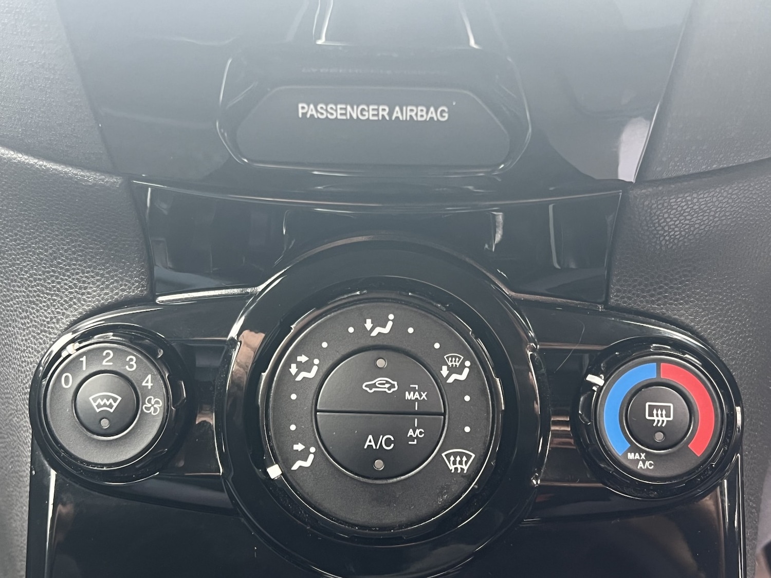 Used Ford Fiesta 2015 for sale - 78162160: Photo 50