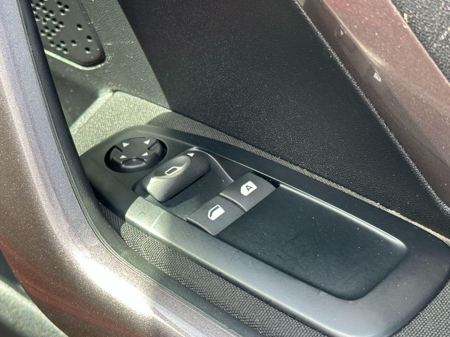 Used Peugeot 2008 2015 for sale - 76177057: Photo 31