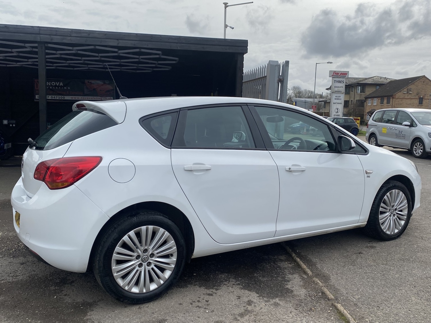 Used Vauxhall Astra 2011 for sale - 77610024: Photo 12