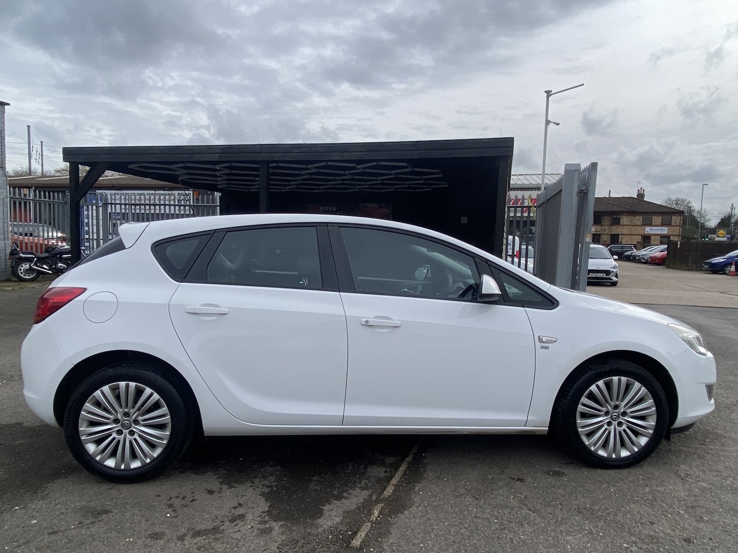 Used Vauxhall Astra 2011 for sale - 77610024: Photo 13