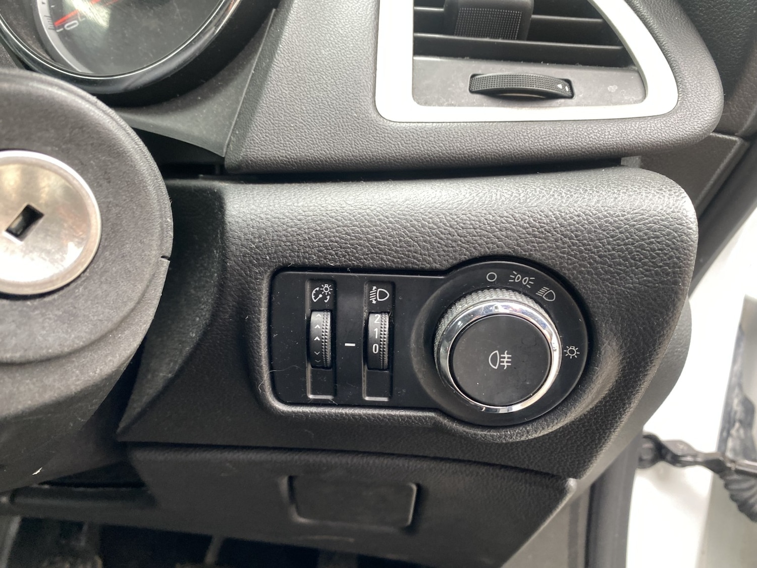 Used Vauxhall Astra 2011 for sale - 77610024: Photo 29