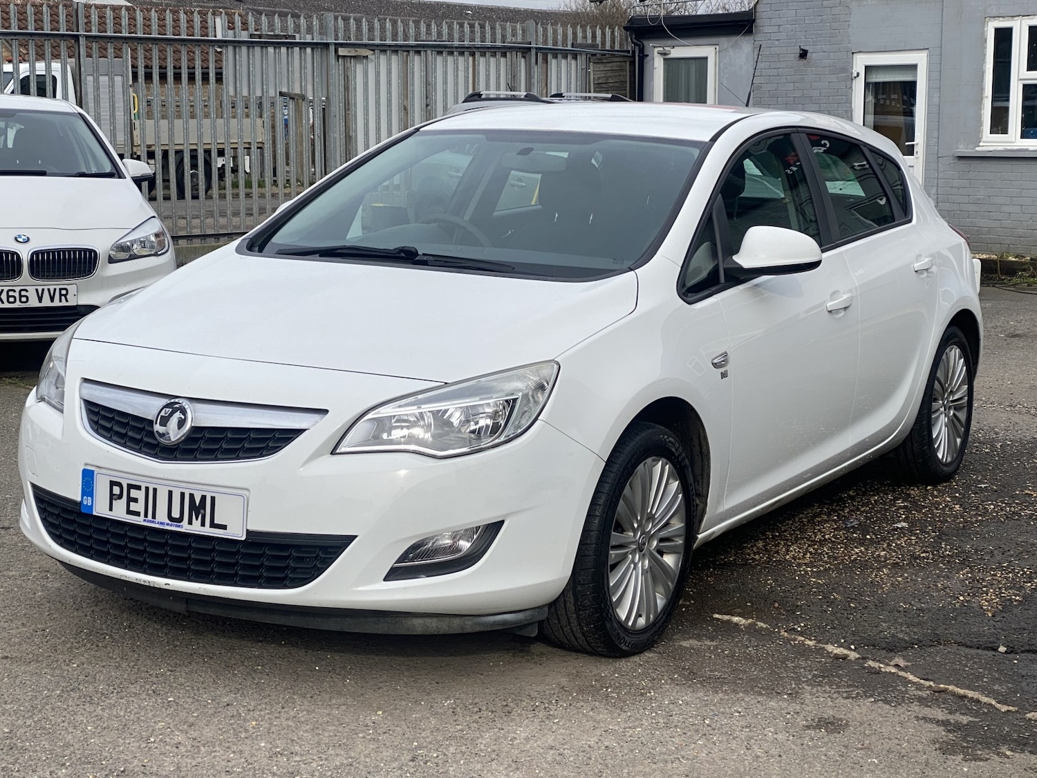 Used Vauxhall Astra 2011 for sale - 77610024: Photo 3