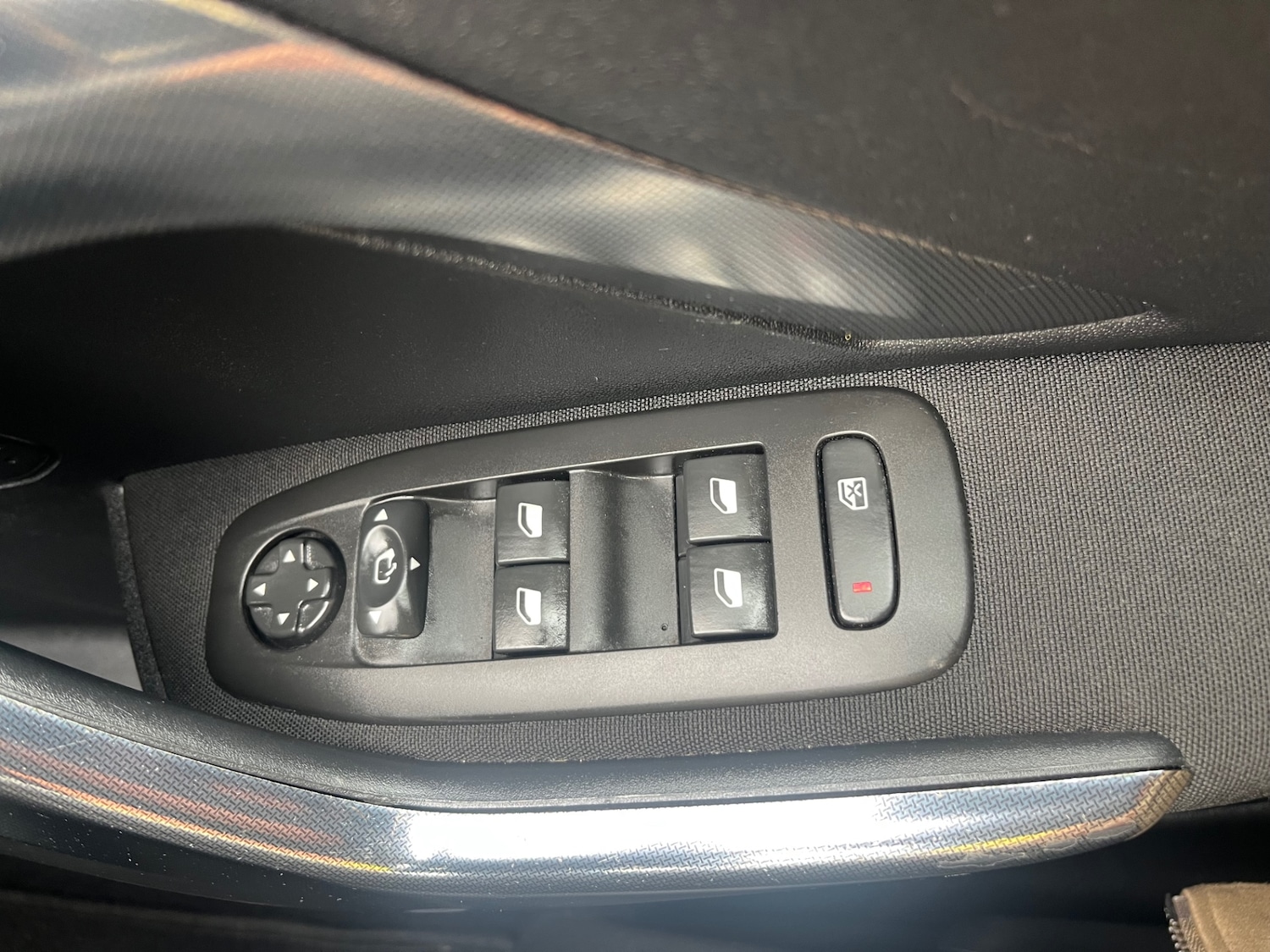 Used Peugeot 2008 2017 for sale - 76231941: Photo 15