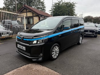 Used Toyota Voxy 2015 for sale - 79802841: Photo