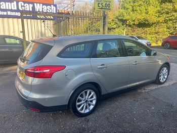 Used Ford Focus 2015 for sale - 76143670: Photo 4