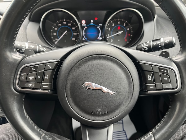 Used Jaguar XE 2016 for sale - 76263551: Photo 11