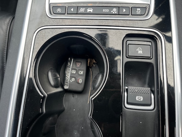 Used Jaguar XE 2016 for sale - 76263551: Photo 13