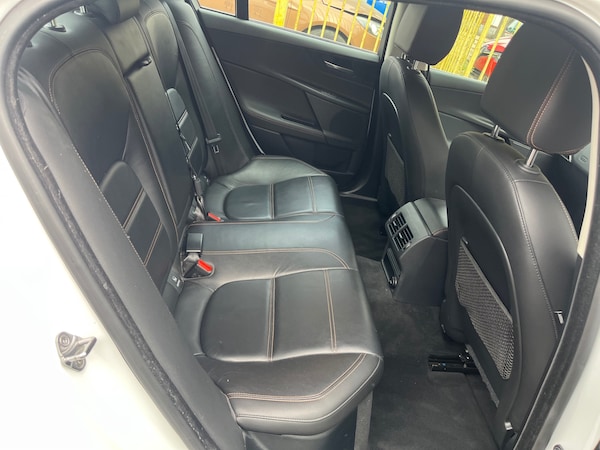 Used Jaguar XE 2016 for sale - 76263551: Photo 15