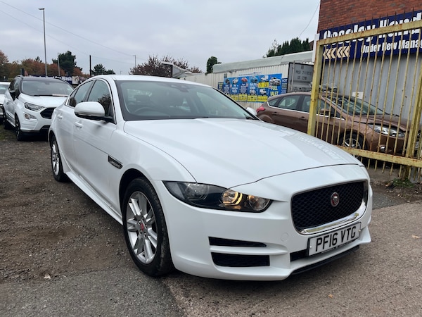 Used Jaguar XE 2016 for sale - 76263551: Photo 2
