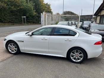 Used Jaguar XE 2016 for sale - 76263551: Photo 4