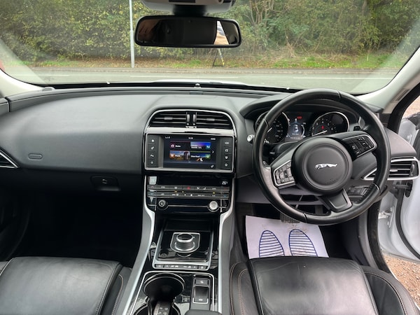 Used Jaguar XE 2016 for sale - 76263551: Photo 5