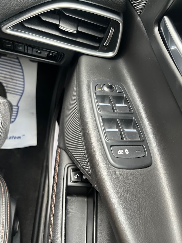 Used Jaguar XE 2016 for sale - 76263551: Photo 6