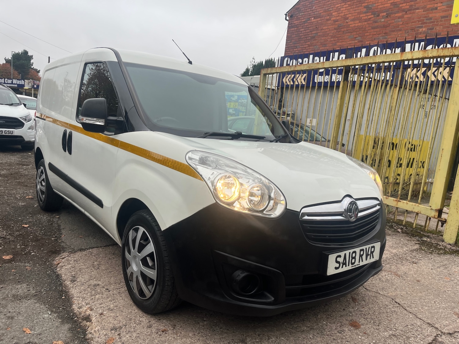 Used Vauxhall Combo 2018 for sale - 76275887: Photo 2