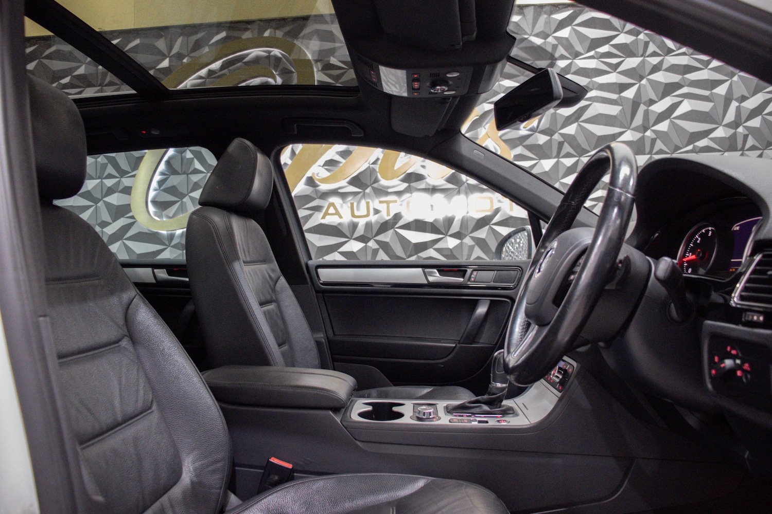 Used Volkswagen Touareg 2014 for sale - 77851285: Photo 10