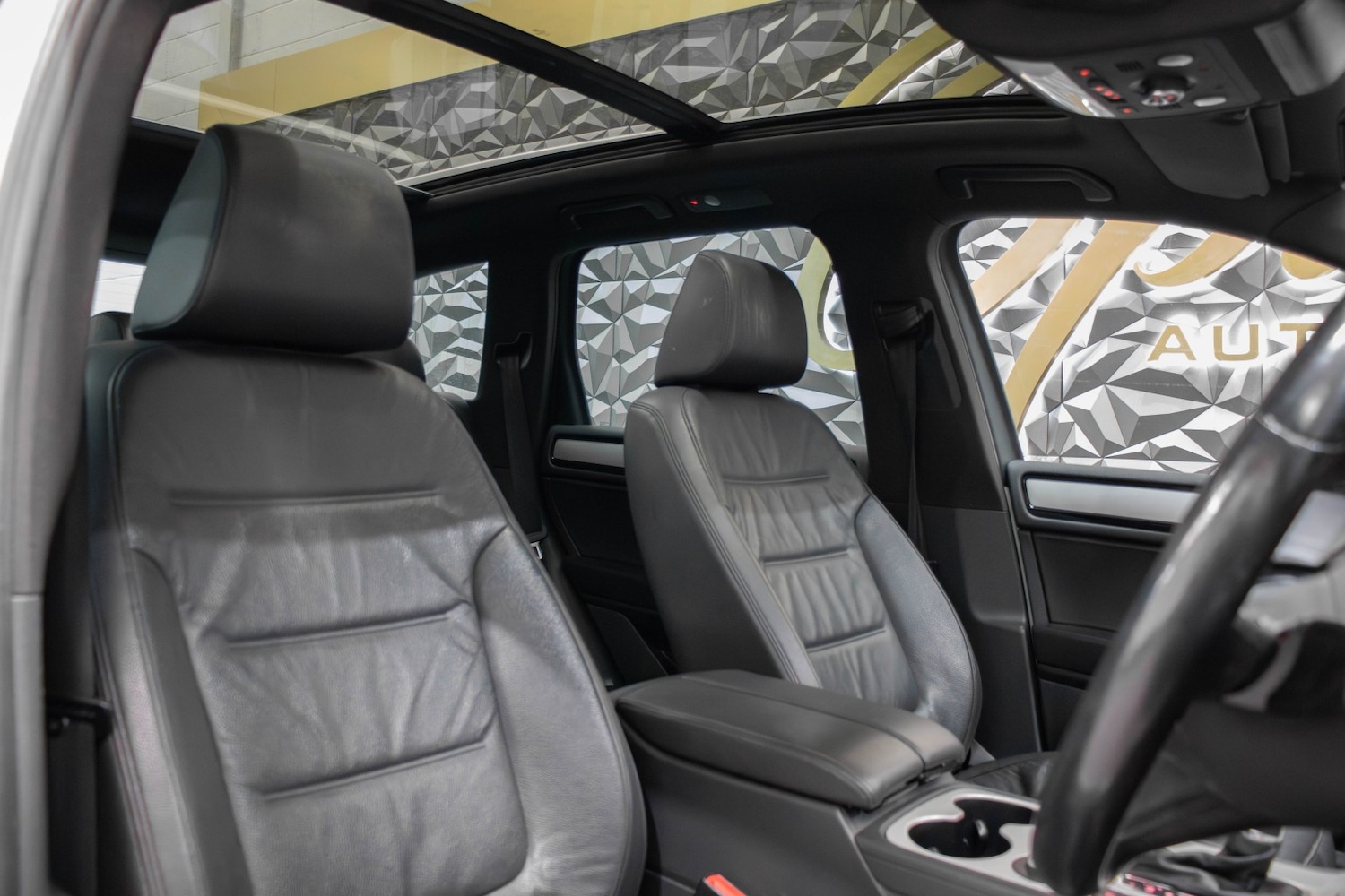 Used Volkswagen Touareg 2014 for sale - 77851285: Photo 11