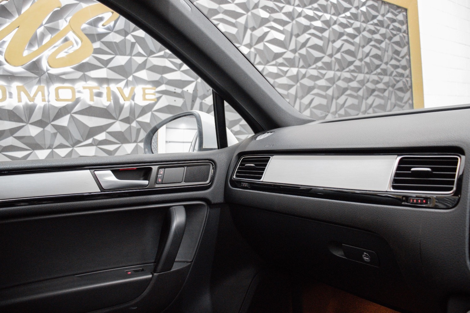 Used Volkswagen Touareg 2014 for sale - 77851285: Photo 19