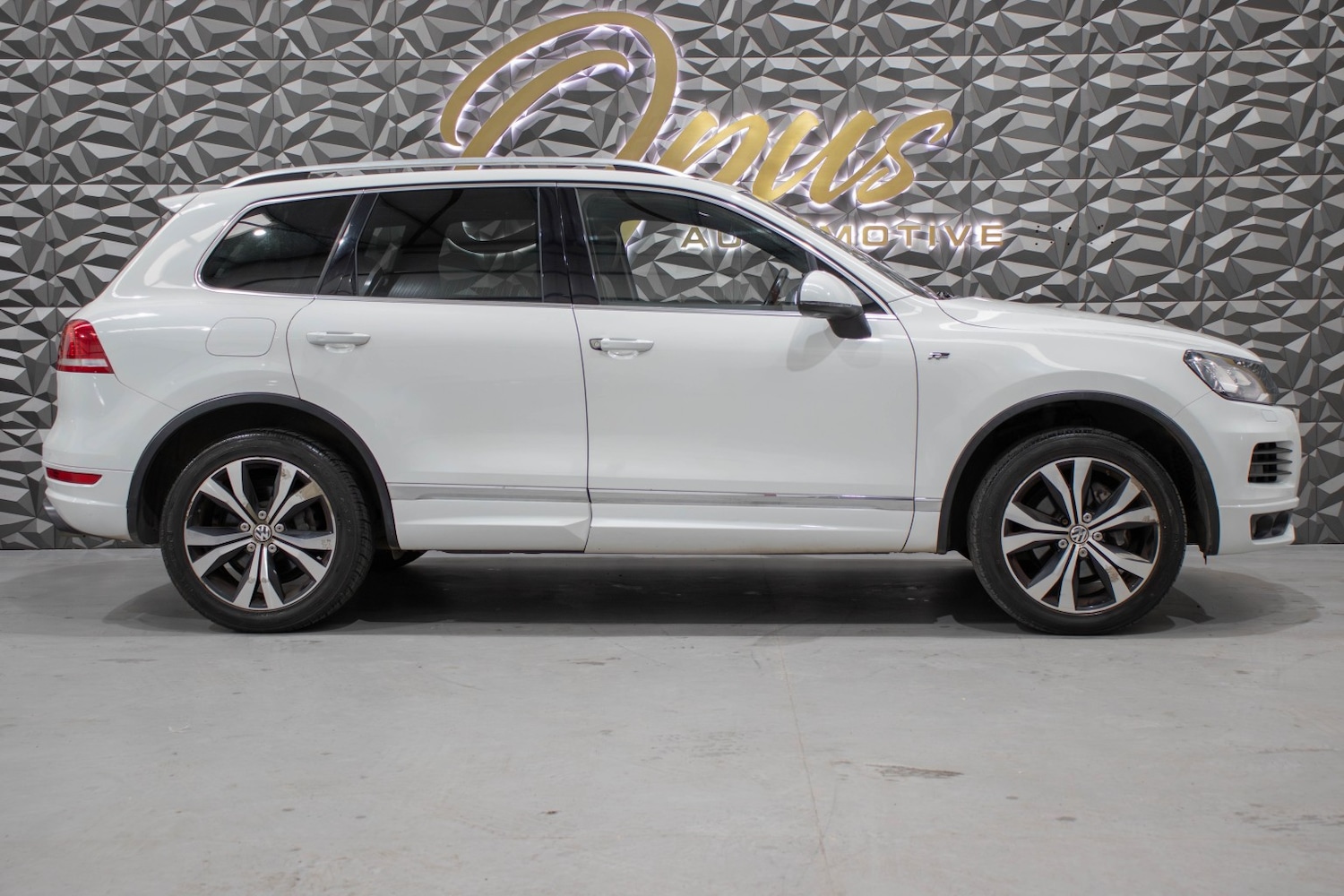 Used Volkswagen Touareg 2014 for sale - 77851285: Photo 2