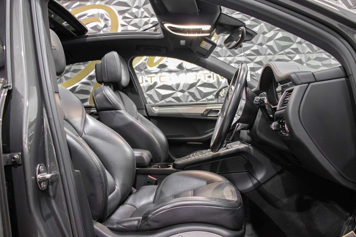 Used Porsche Macan 2017 for sale - 77008164: Photo 11