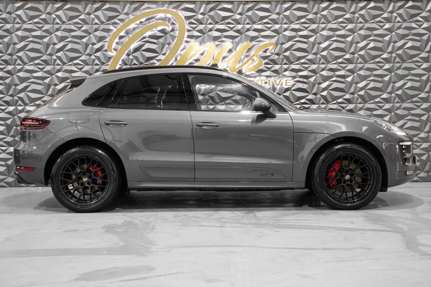 Used Porsche Macan 2017 for sale - 77008164: Photo 2
