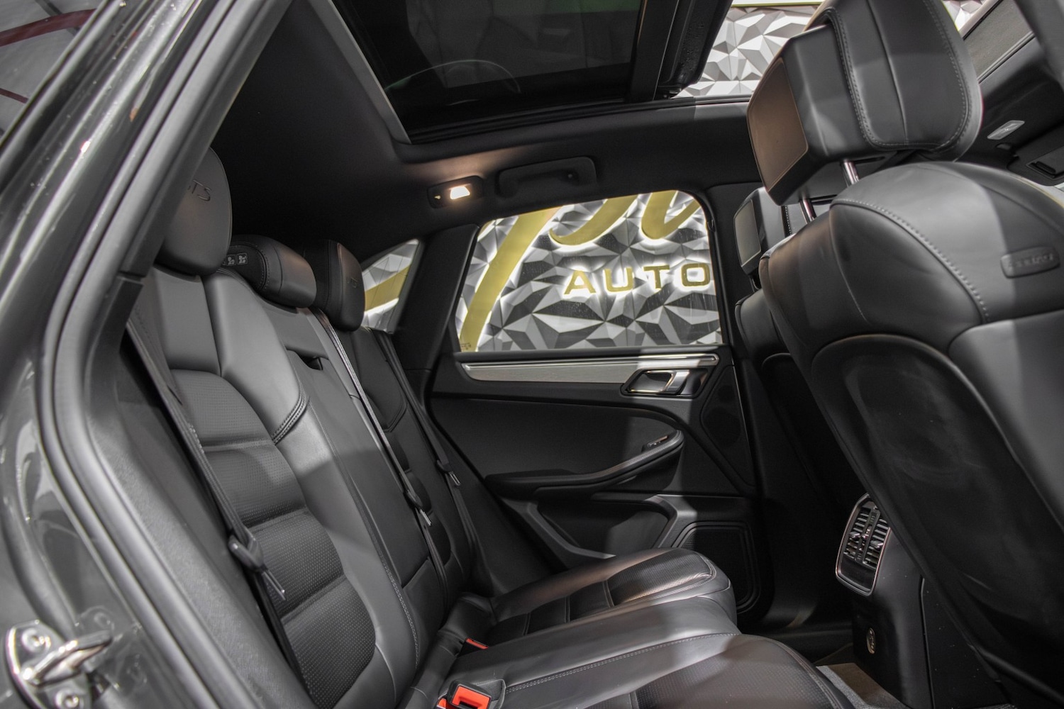 Used Porsche Macan 2017 for sale - 77008164: Photo 22