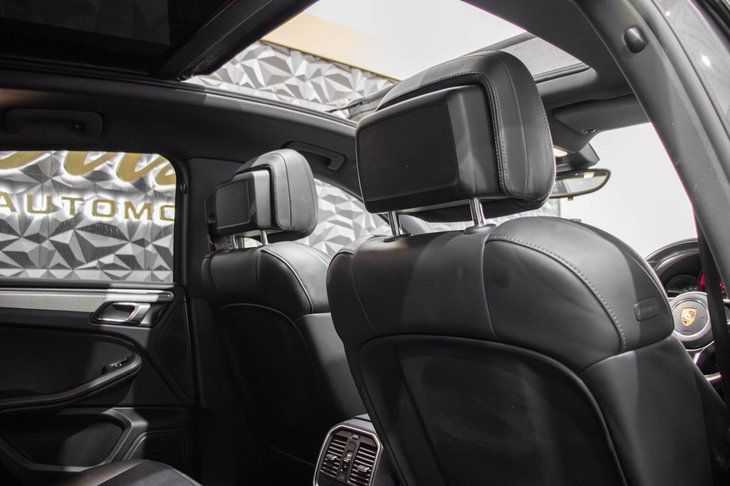 Used Porsche Macan 2017 for sale - 77008164: Photo 24