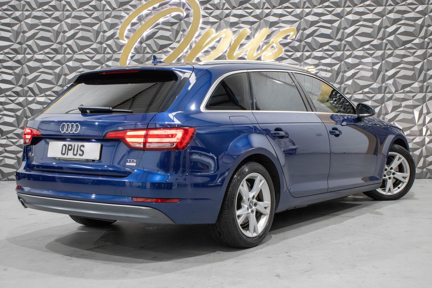 Used Audi A4 2017 for sale - 77542639: Photo 4