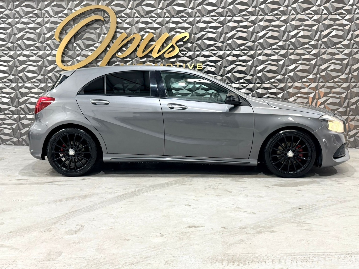 Used Mercedes-Benz A-Class 2017 for sale - 76974442: Photo 2