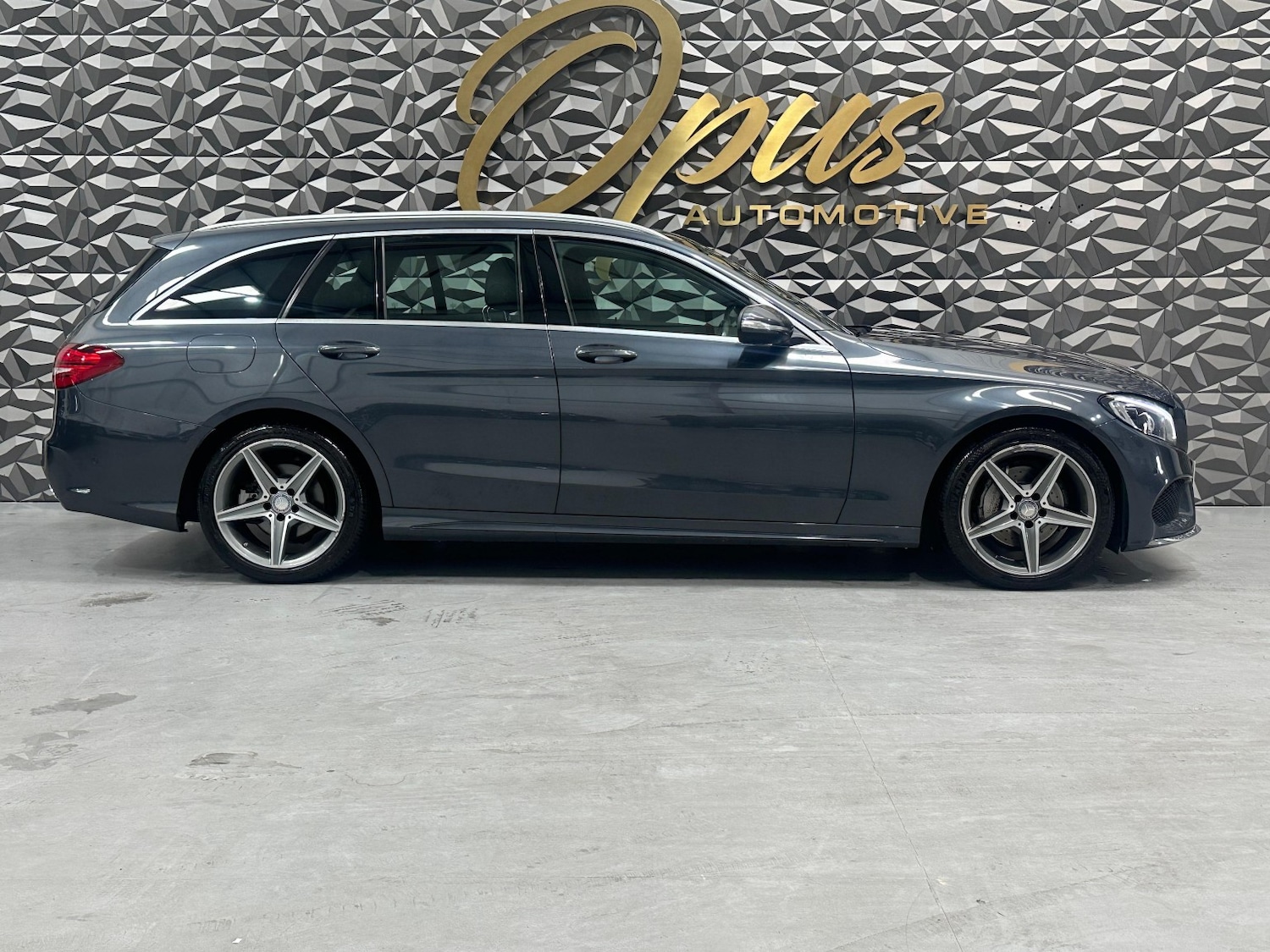 Used Mercedes-Benz C Class 2015 for sale - 76093654: Photo 2