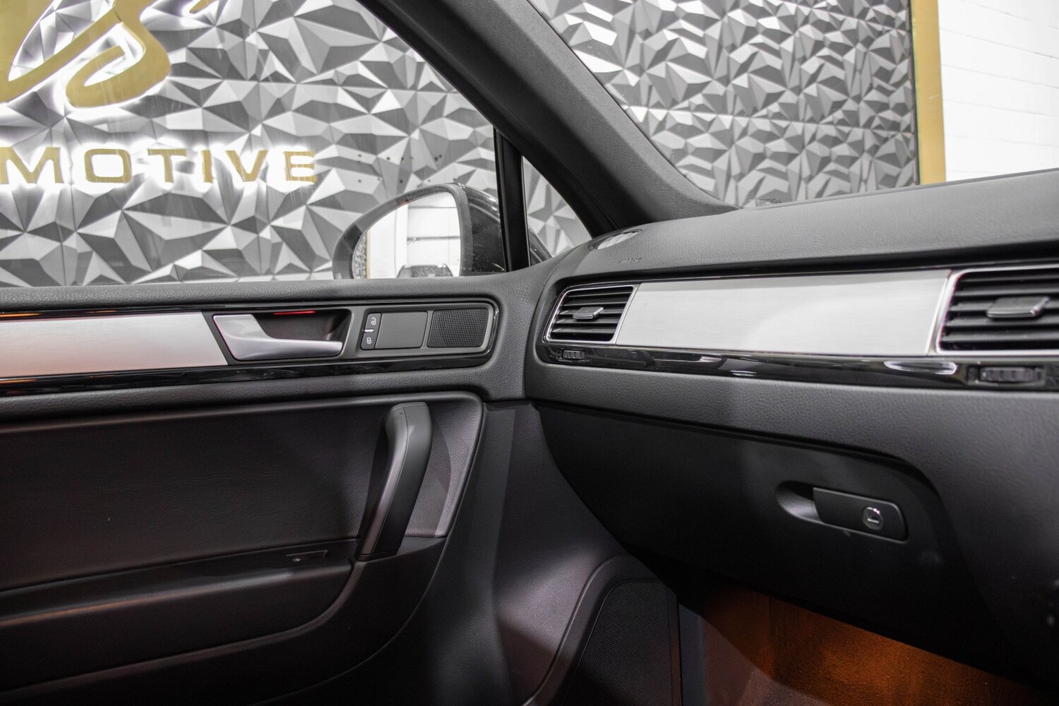 Used Volkswagen Touareg 2013 for sale - 77542640: Photo 19