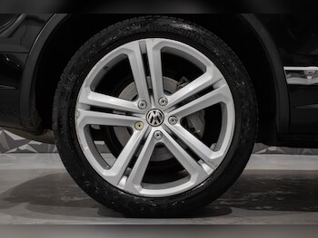 Used Volkswagen Touareg 2013 for sale - 77542640: Photo