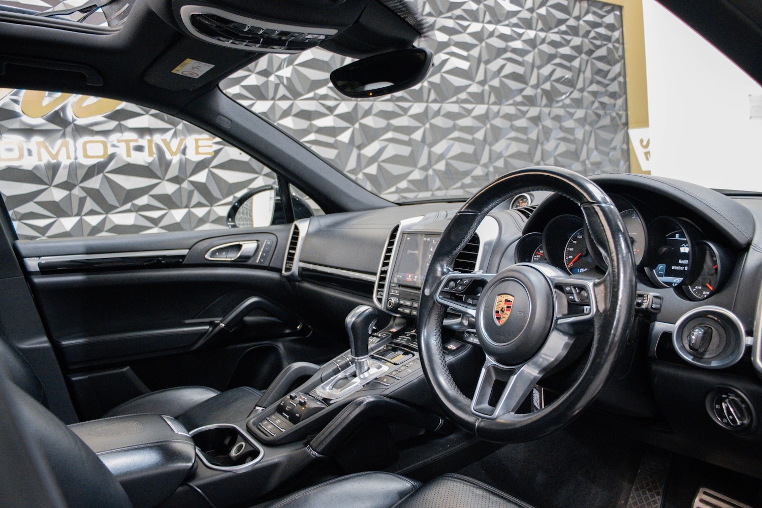 Used Porsche Cayenne 2017 for sale - 77656259: Photo 11