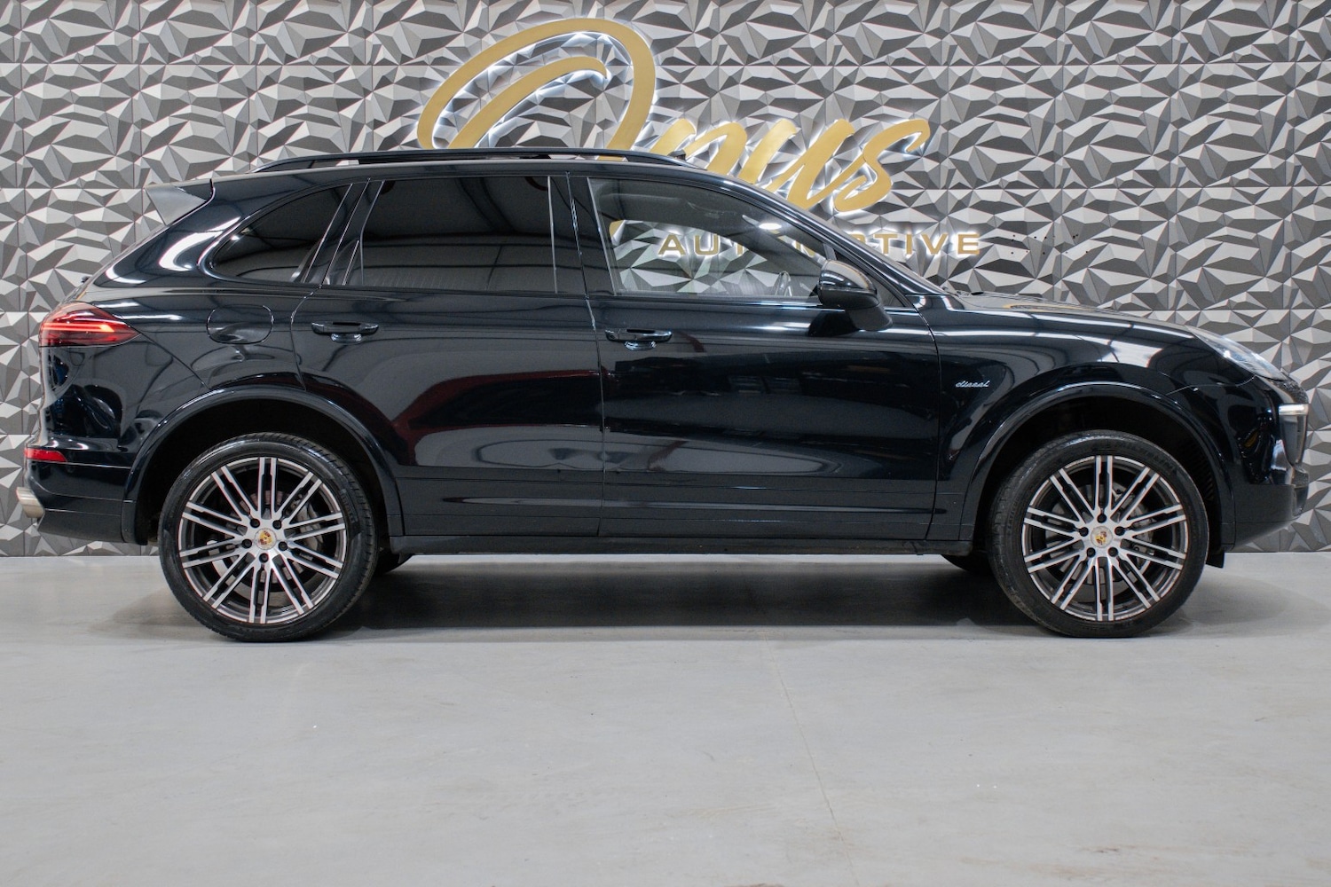 Used Porsche Cayenne 2017 for sale - 77656259: Photo 2