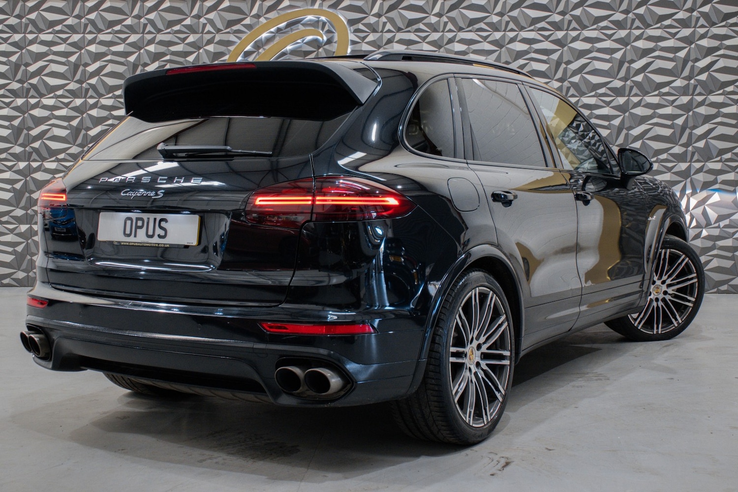 Used Porsche Cayenne 2017 for sale - 77656259: Photo 3