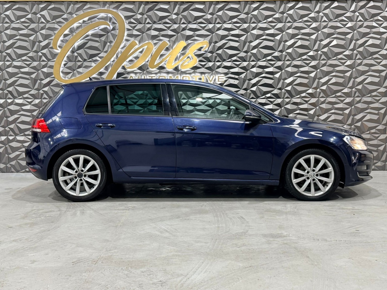 Used Volkswagen Golf 2014 for sale - 77542636: Photo 2