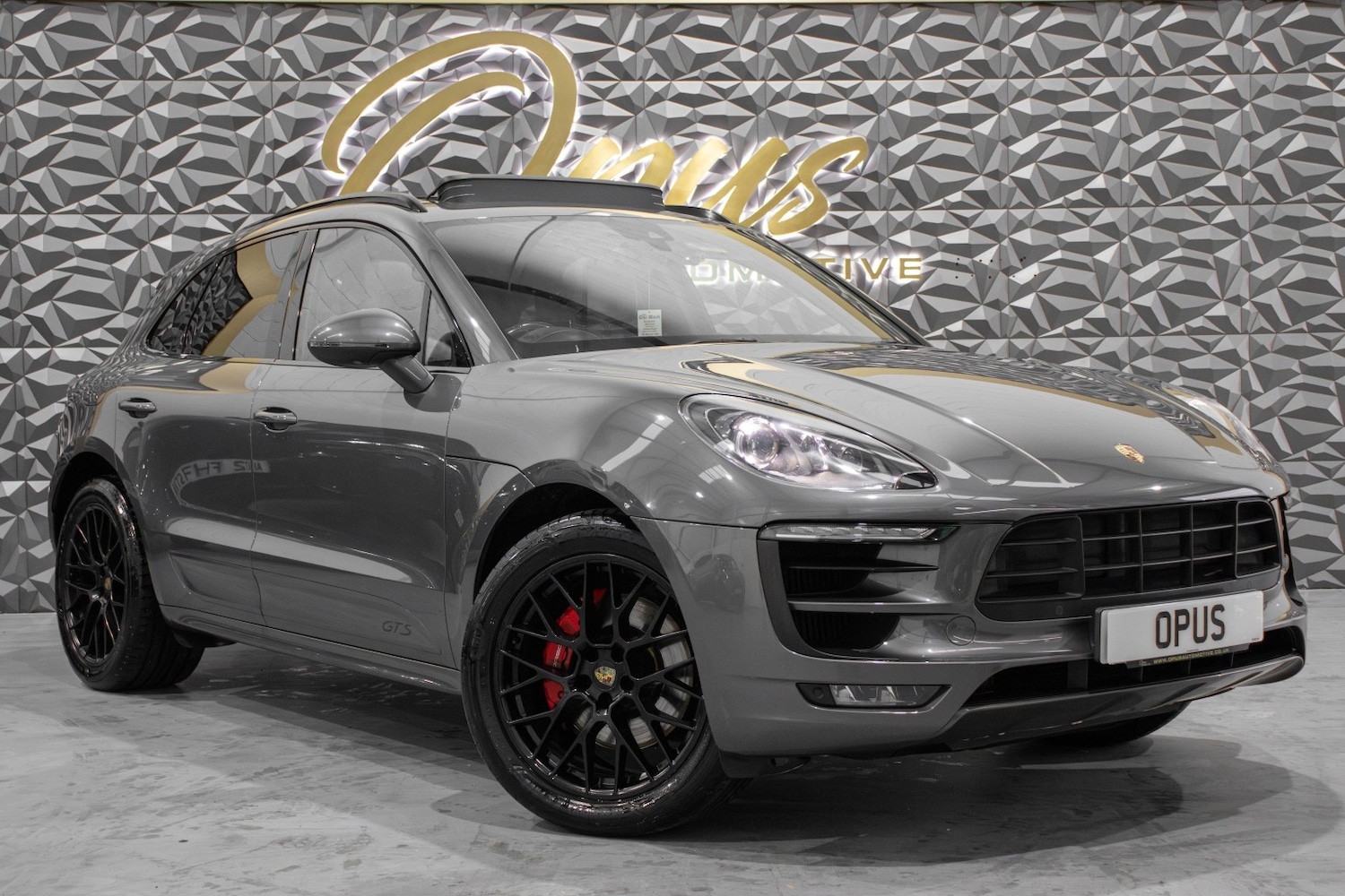 Used Porsche Macan 2017 for sale - 77542637: Photo 1