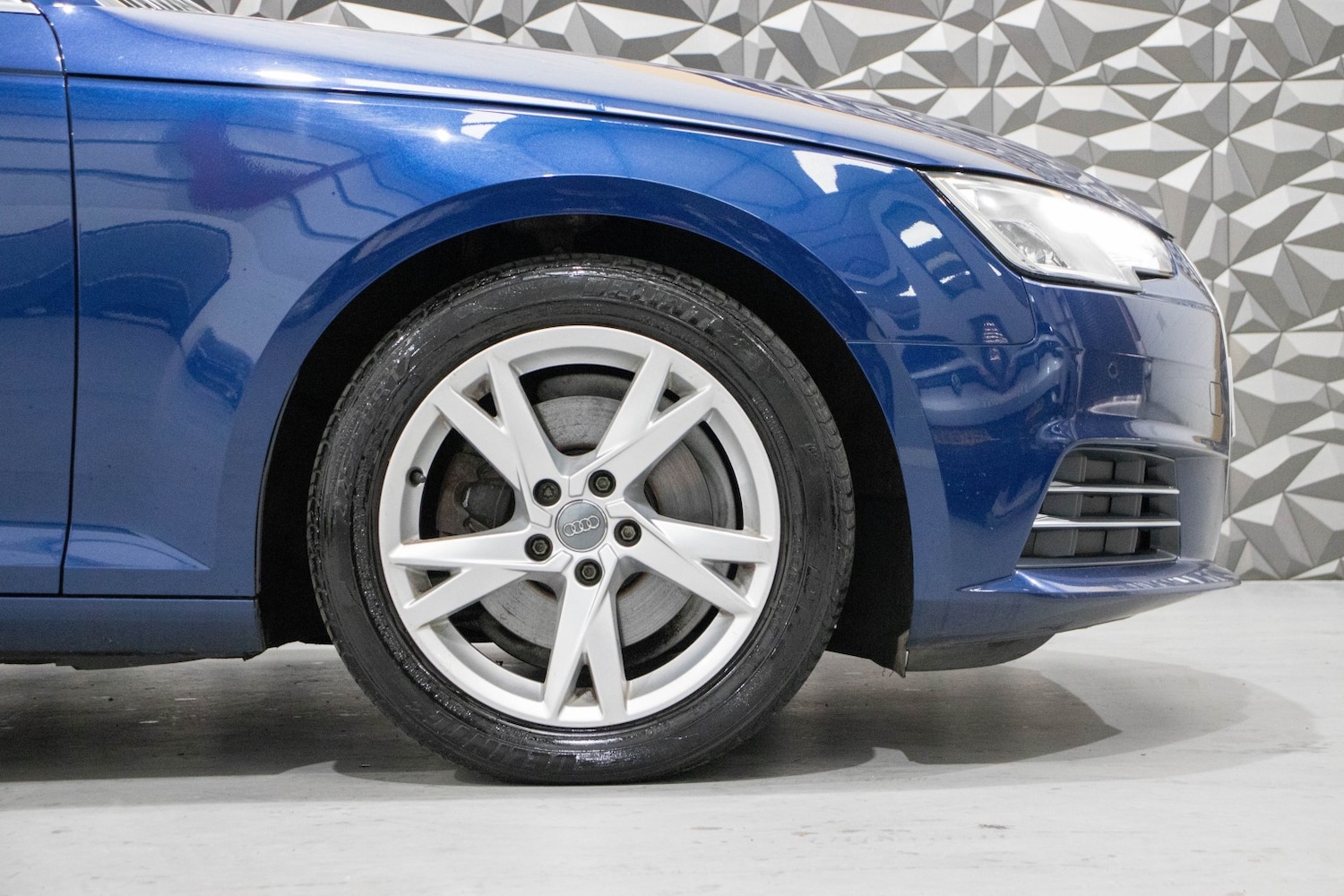 Used Audi A4 2017 for sale - 77251348: Photo 3