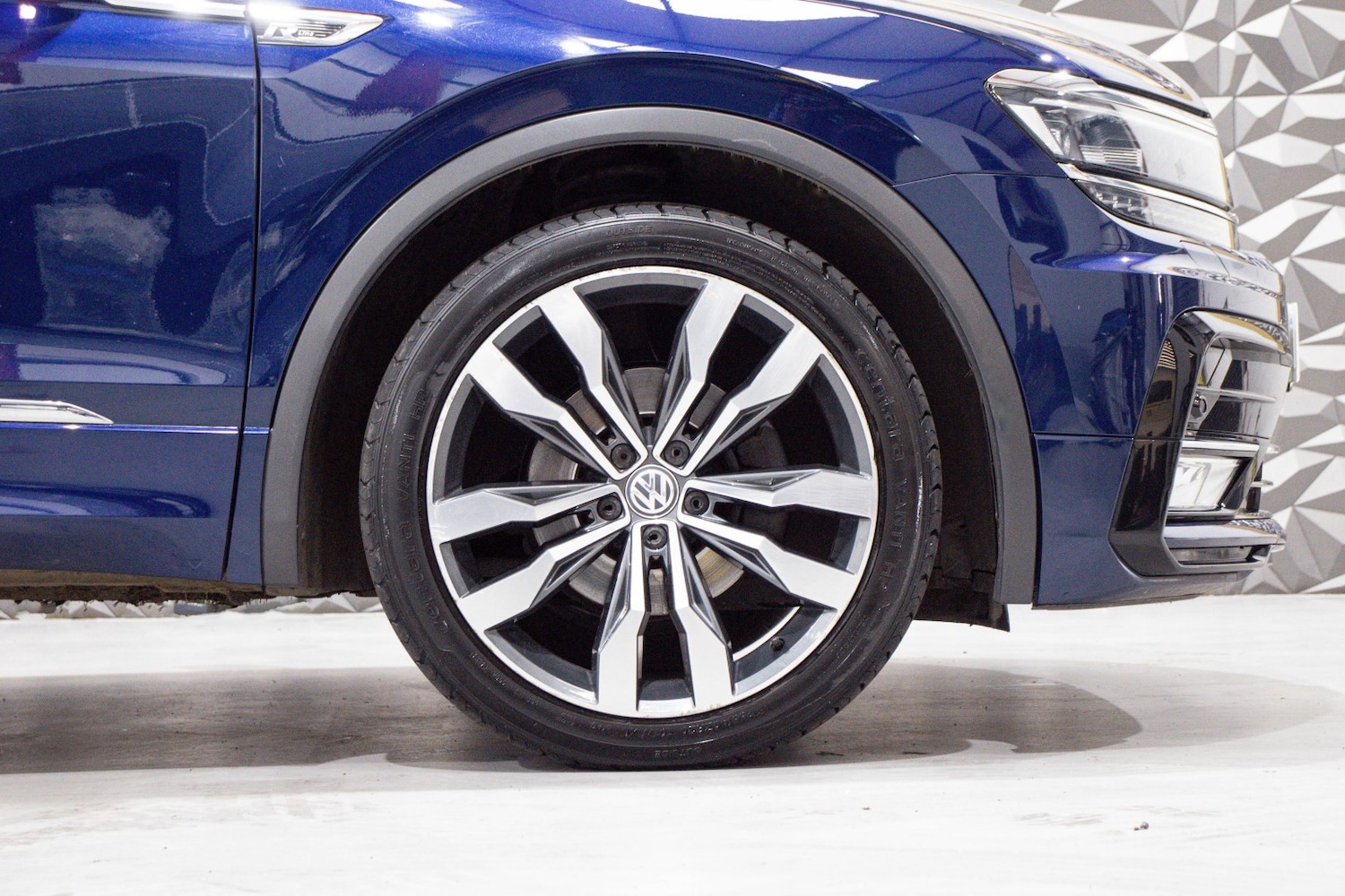 Used Volkswagen Tiguan 2017 for sale - 77542638: Photo 3