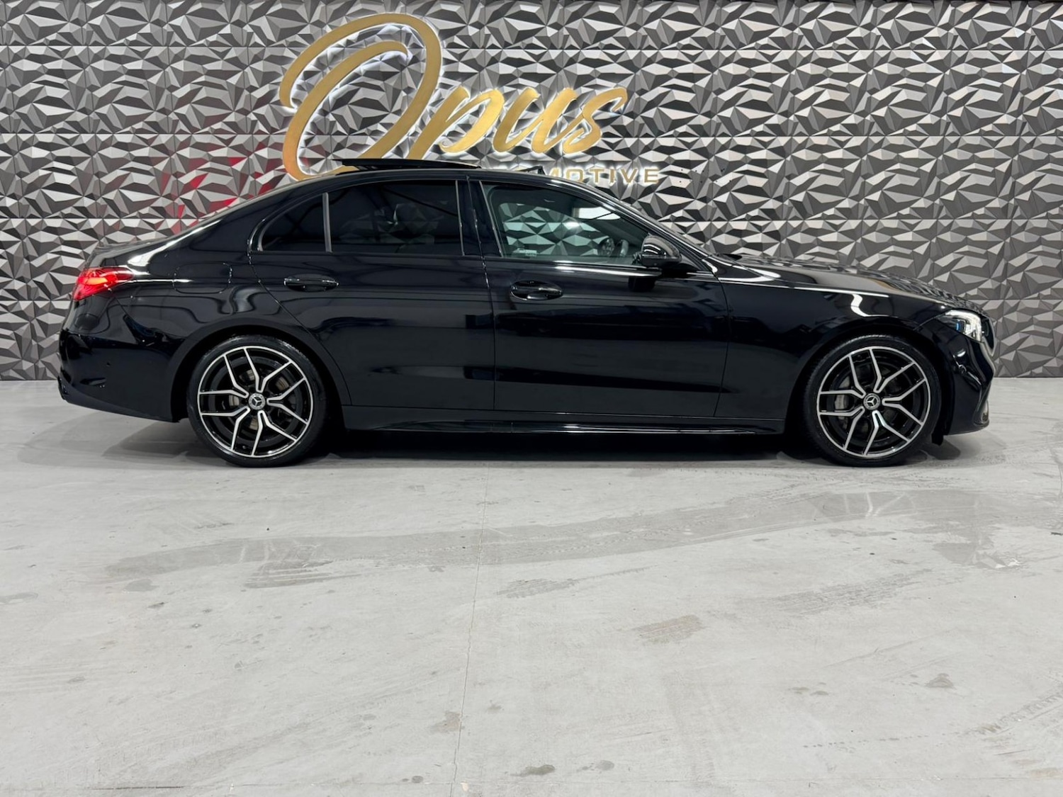 Used Mercedes-Benz C Class 2023 for sale - 76369375: Photo 2