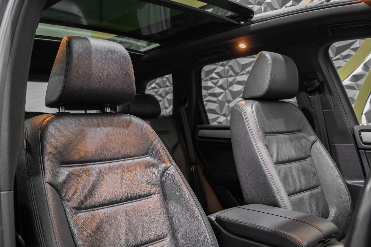 Used Volkswagen Touareg 2013 for sale - 77107728: Photo 12