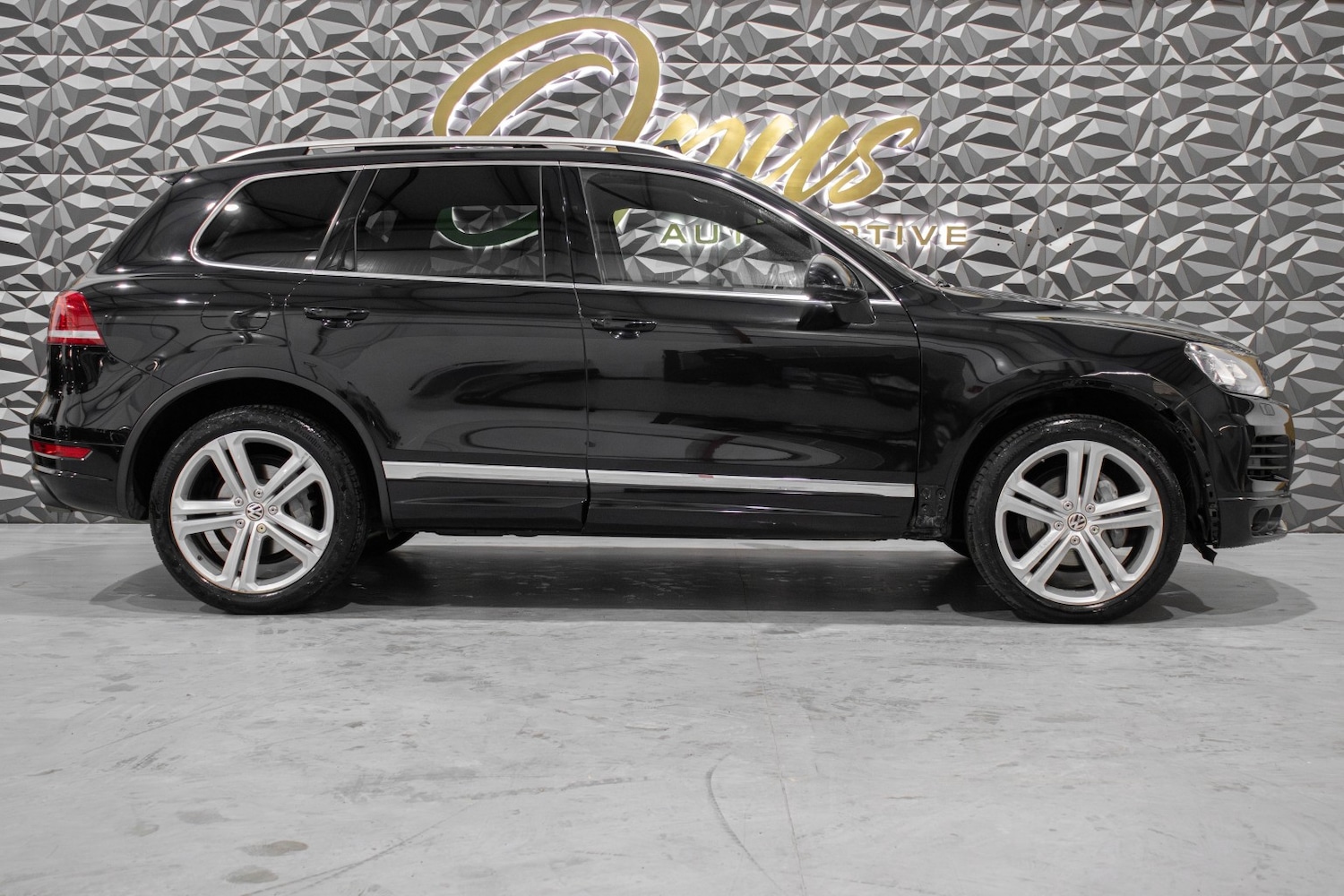 Used Volkswagen Touareg 2013 for sale - 77107728: Photo 2