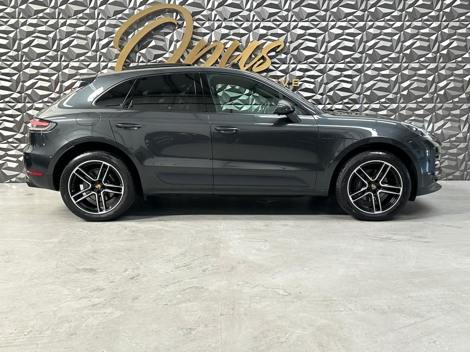 Used Porsche Macan 2019 for sale - 77542642: Photo 2