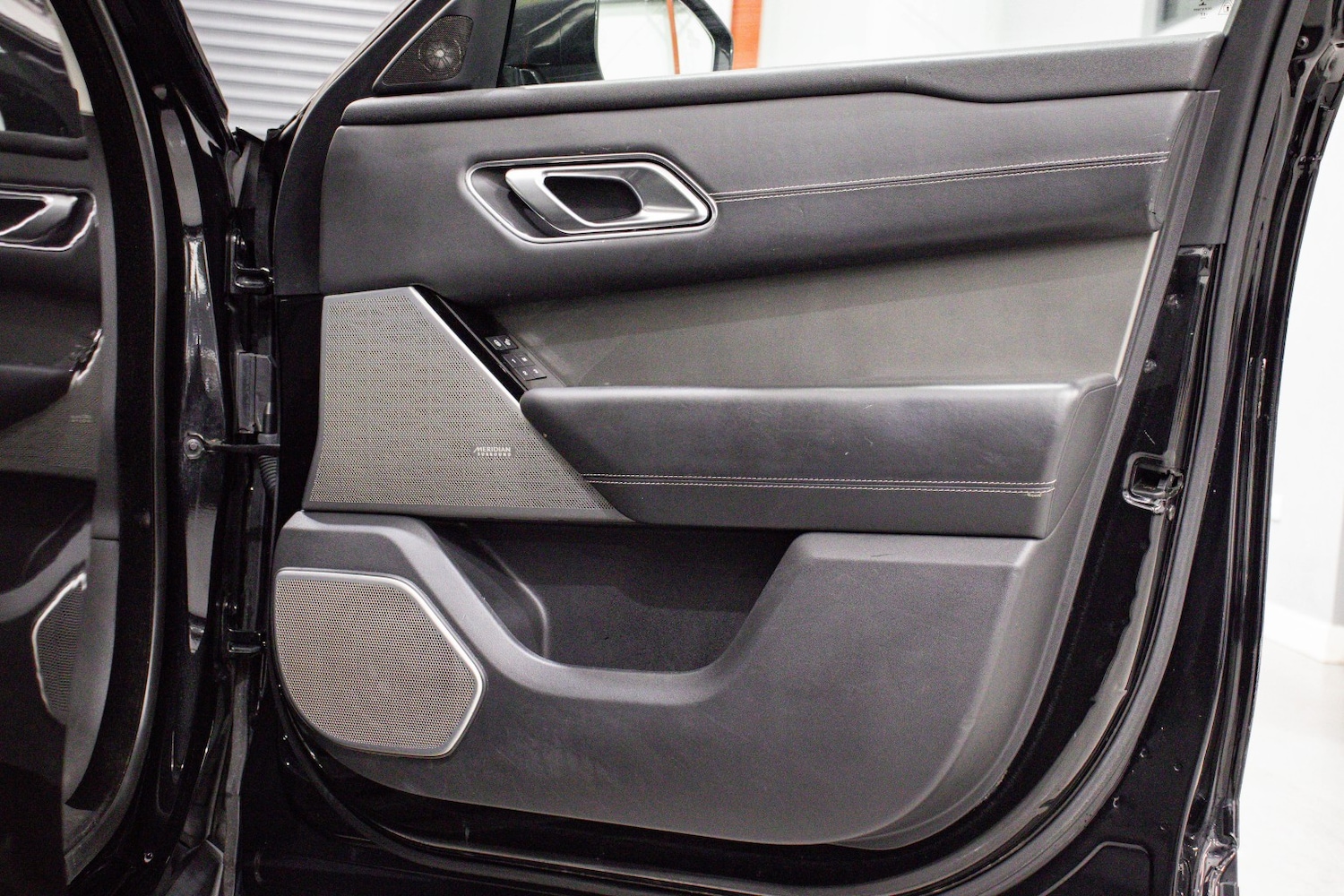 Used Land Rover Range Rover Velar 2017 for sale - 76571141: Photo 13