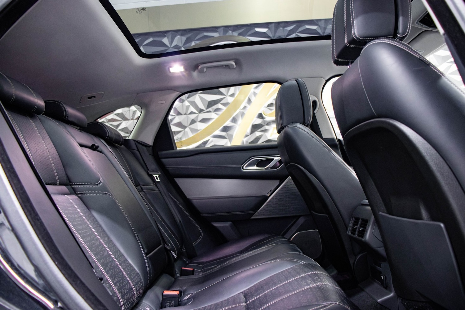 Used Land Rover Range Rover Velar 2017 for sale - 76571141: Photo 31