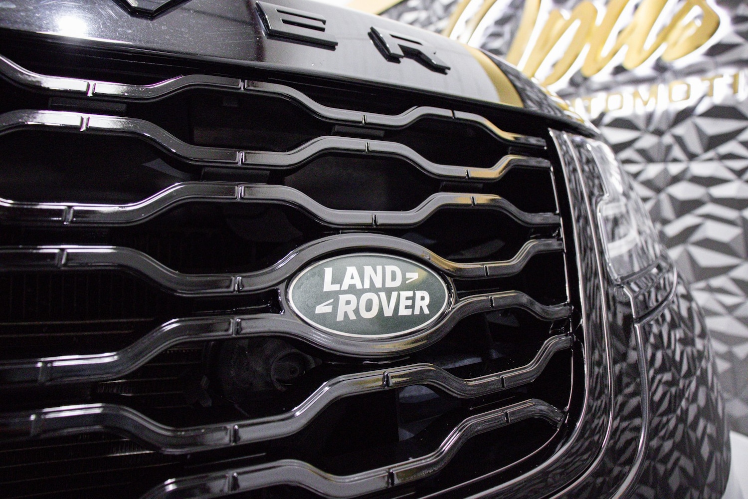 Used Land Rover Range Rover Velar 2017 for sale - 76571141: Photo 37