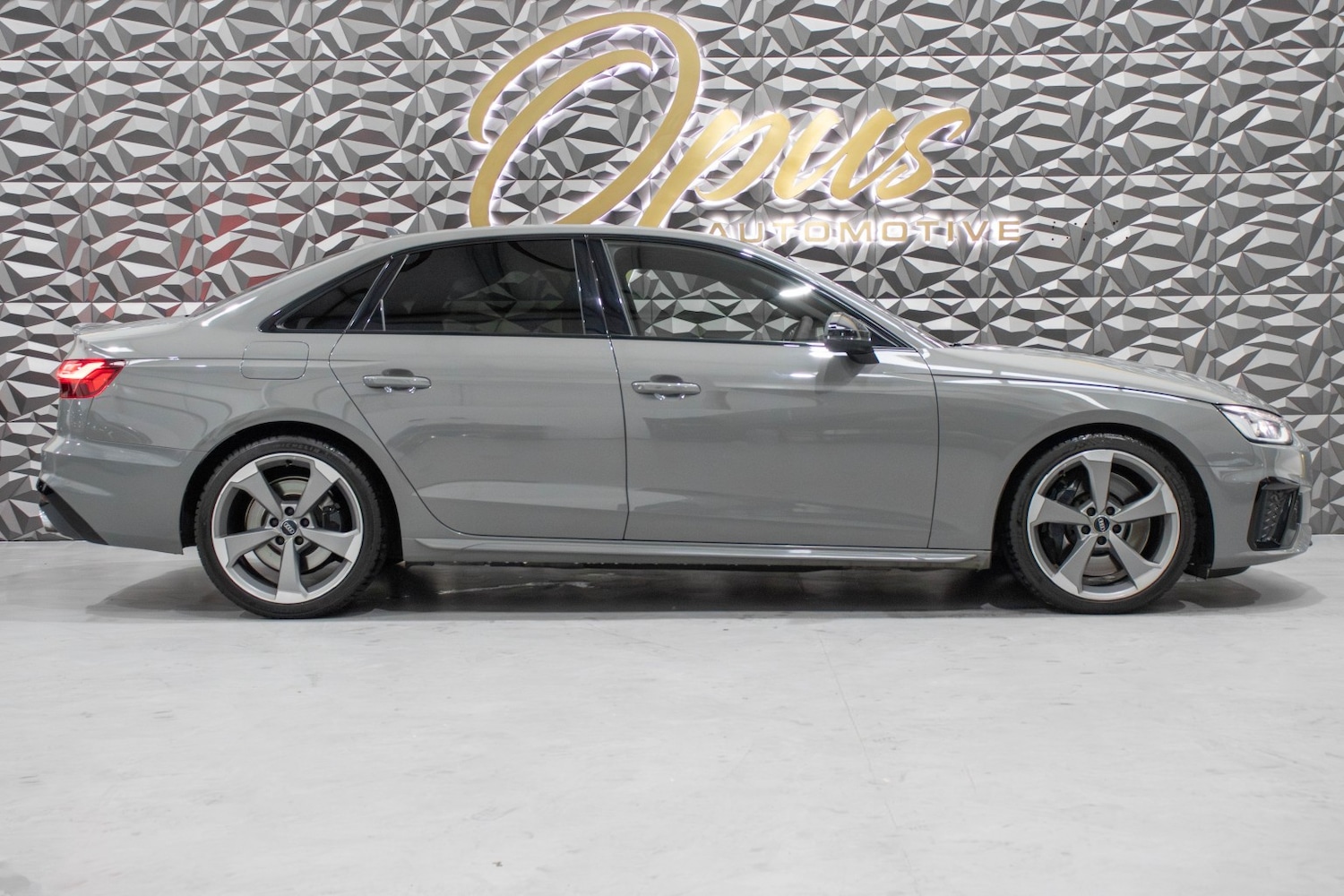 Used Audi A4 2020 for sale - 77542648: Photo 2