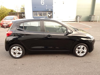 Used Hyundai i10 2021 for sale - 76360579: Photo