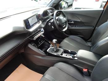 Used Peugeot 2008 2021 for sale - 75995187: Photo